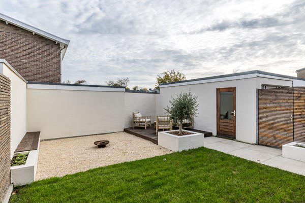 Foto - Verkocht onder voorbehoud: Instapklare gemoderniseerde geschakelde 2 onder 1 kap woning  met aanbouw, open keuken, tuin en garage in Voerendaal